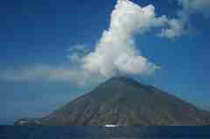 Vulkan Stromboli vom Meer